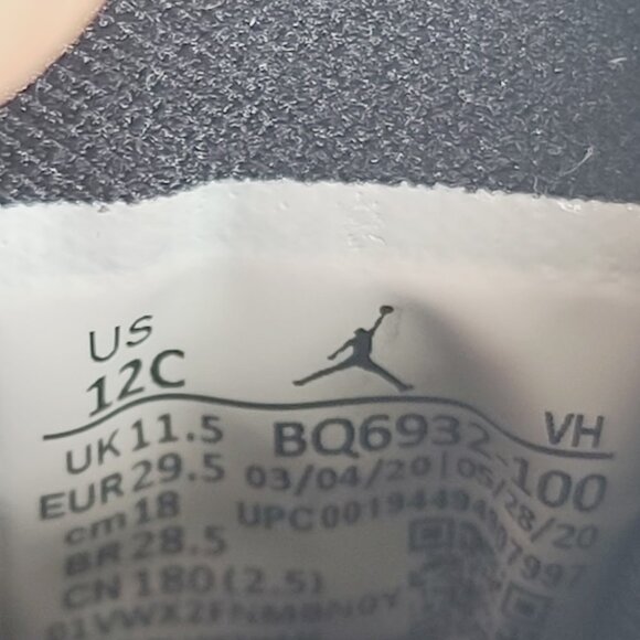 Nike Air Jordan 1 Mid SE Boys White Red Black Toe Igloo Sneaker Shoes Size 12C - Picture 6 of 7